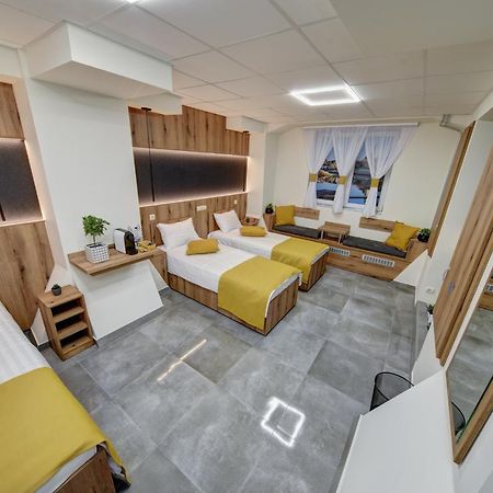 Riverside Inn - Dunaparti Szuteren Gyor Bagian luar foto