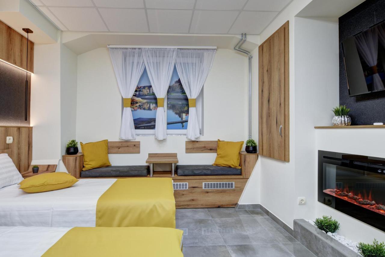 Riverside Inn - Dunaparti Szuteren Gyor Bagian luar foto