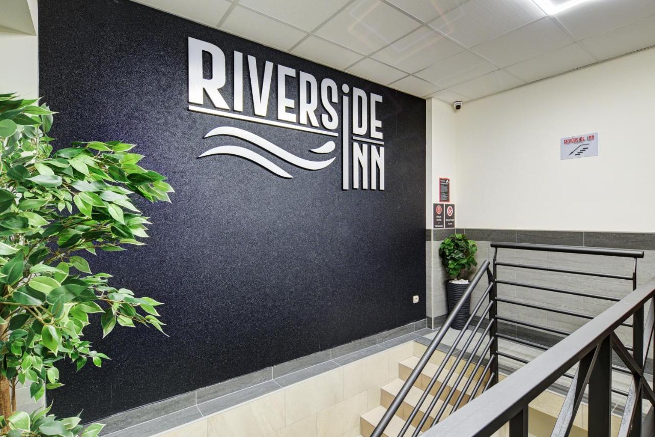 Riverside Inn - Dunaparti Szuteren Gyor Bagian luar foto